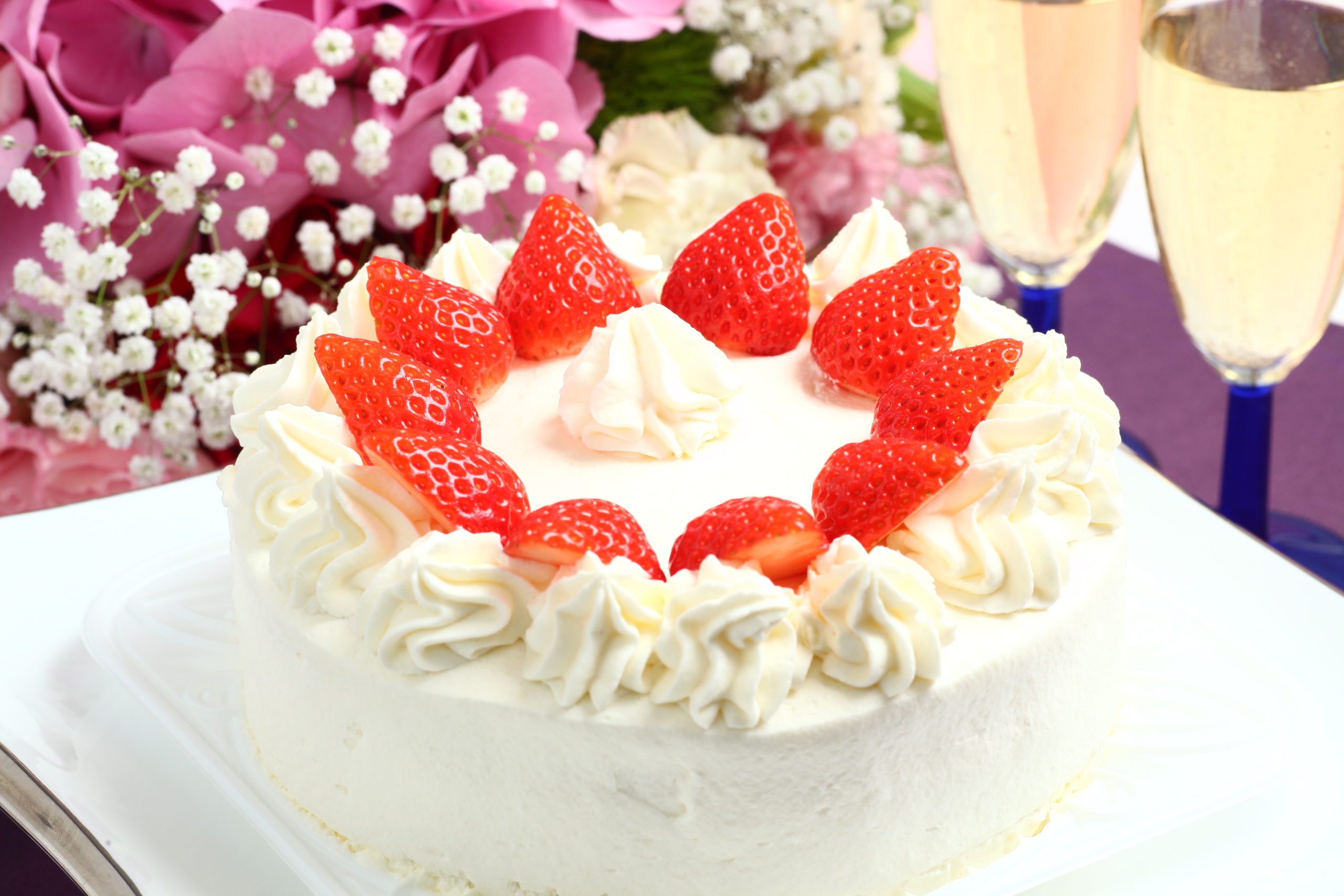 記念日にはケーキ・お花・シャンパンをご用意することが出来ます。